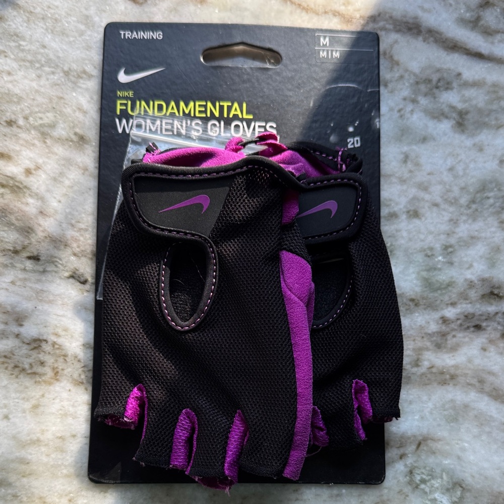 Nike Women's Fundamental Gloves - Black and Purple NWT lifting gloves